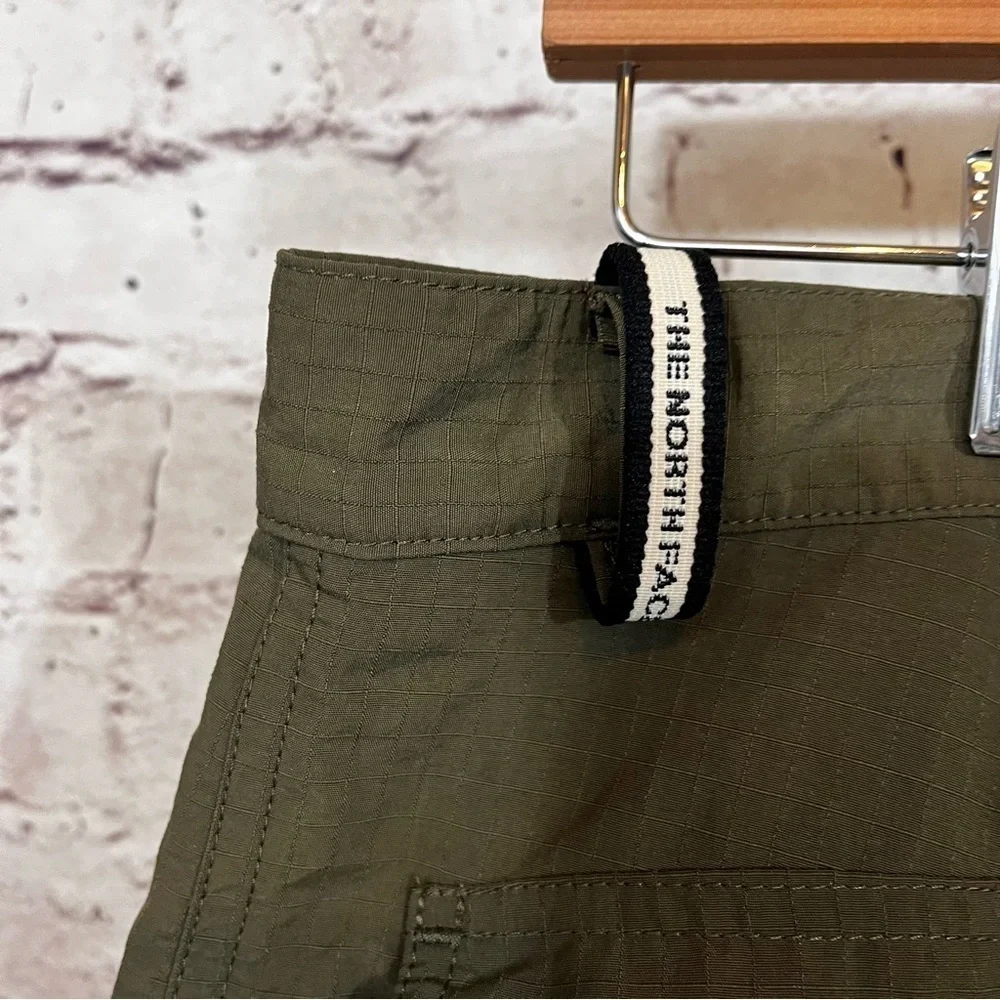 The North Face Green 2 in 1 Convertible Zip Nylon Hiking Pants